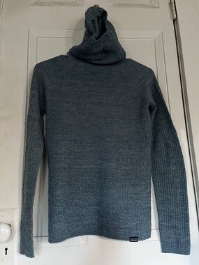 PATAGONIA women’s Capilene air hoody, blue, small